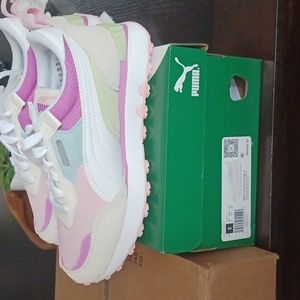 Never been worn girls' Puma Rider FV Future Vintage Jr size 5